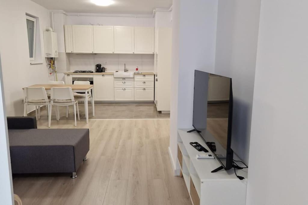 Lovely In Center Apartment
